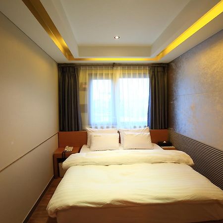 Gallery Tourist Hotel Tongyeong Buitenkant foto