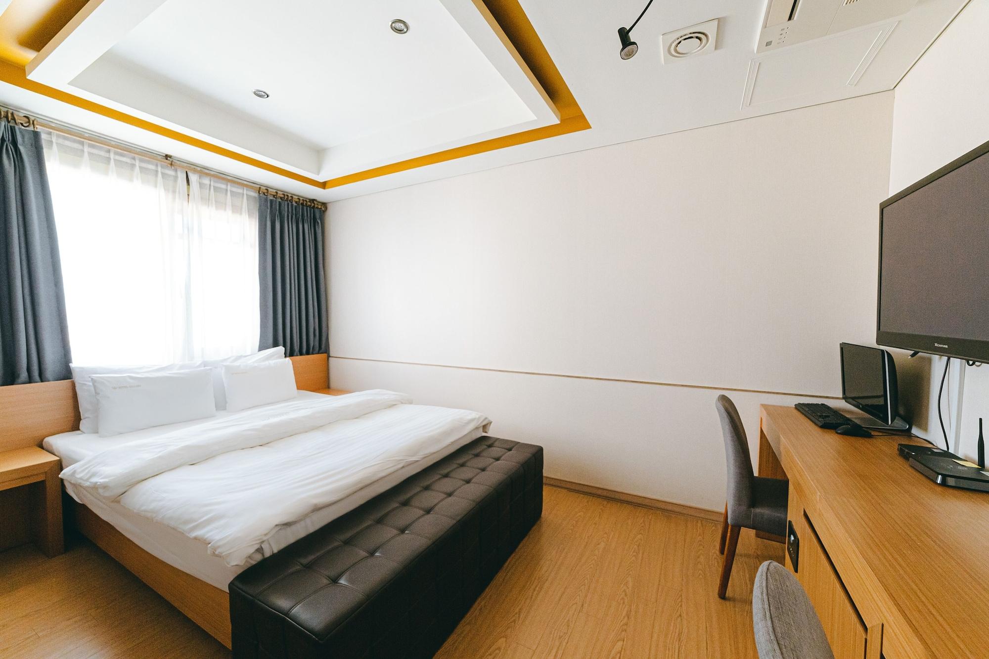 Gallery Tourist Hotel Tongyeong Buitenkant foto