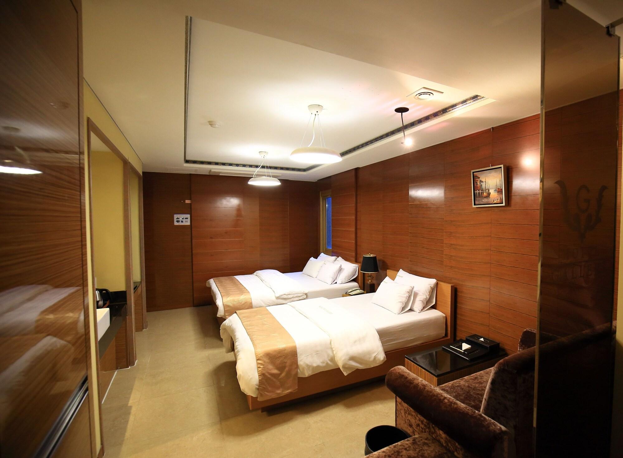 Gallery Tourist Hotel Tongyeong Buitenkant foto