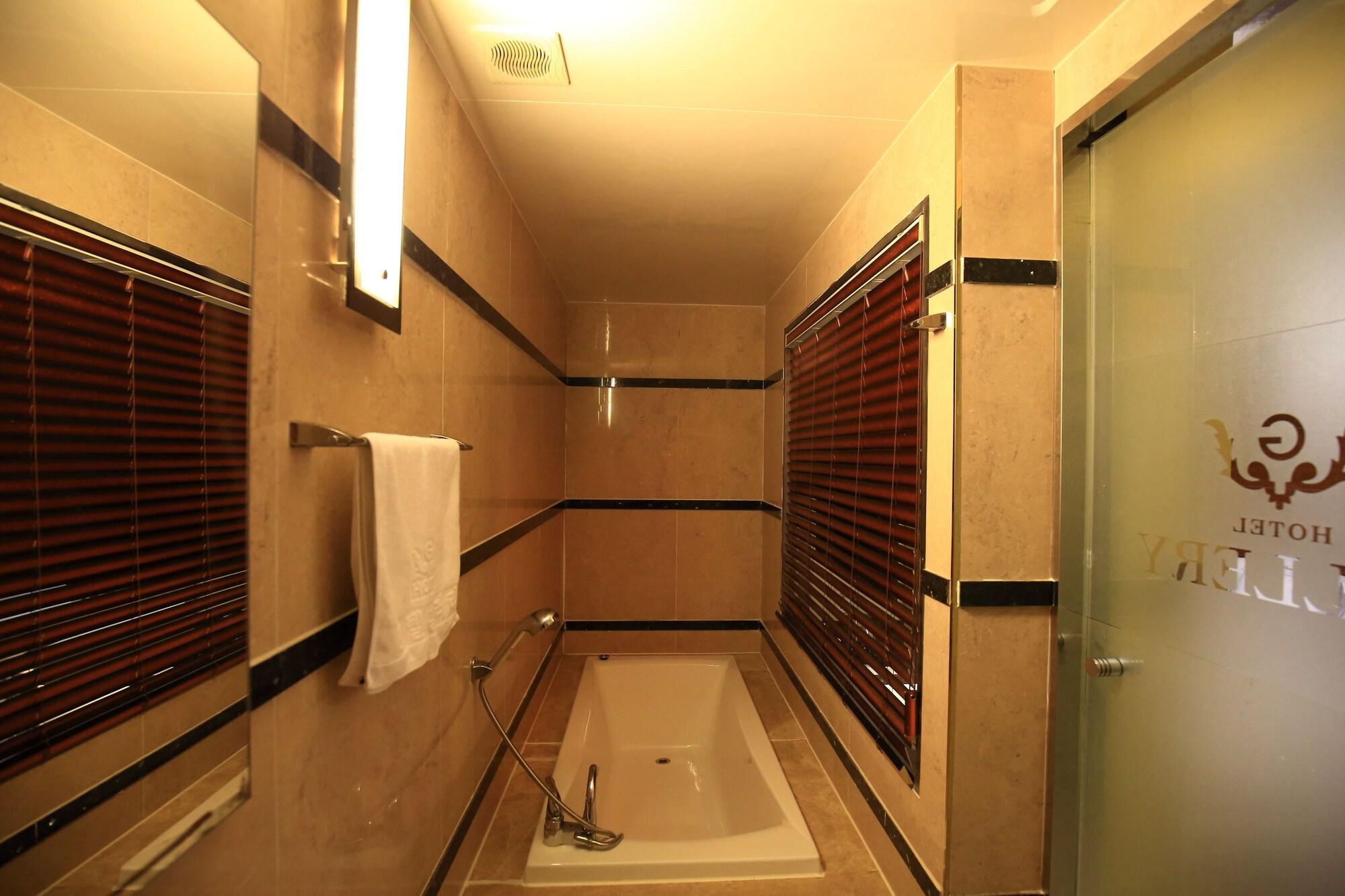 Gallery Tourist Hotel Tongyeong Buitenkant foto