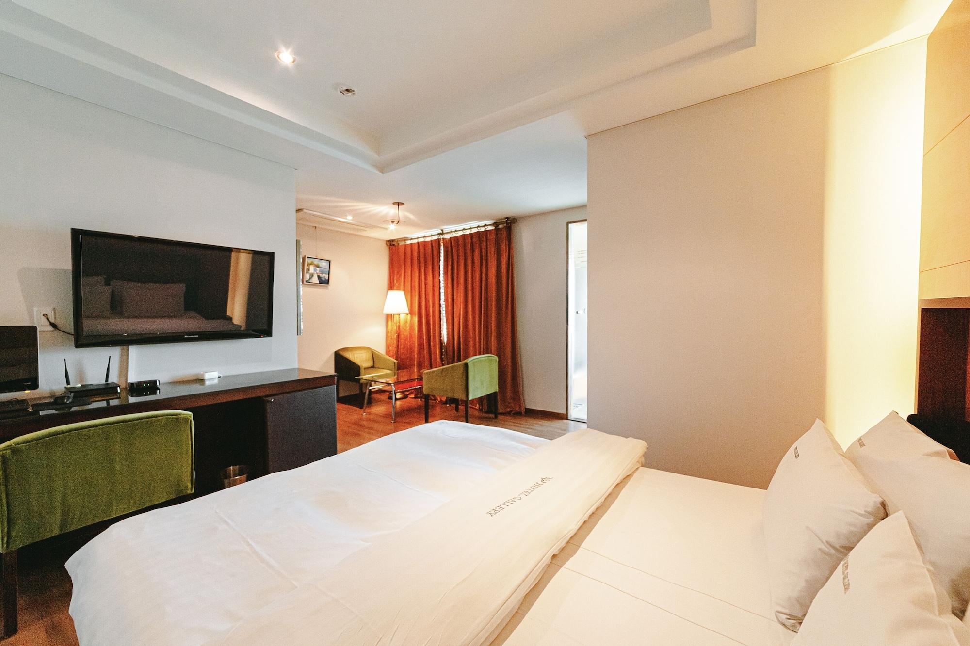 Gallery Tourist Hotel Tongyeong Buitenkant foto