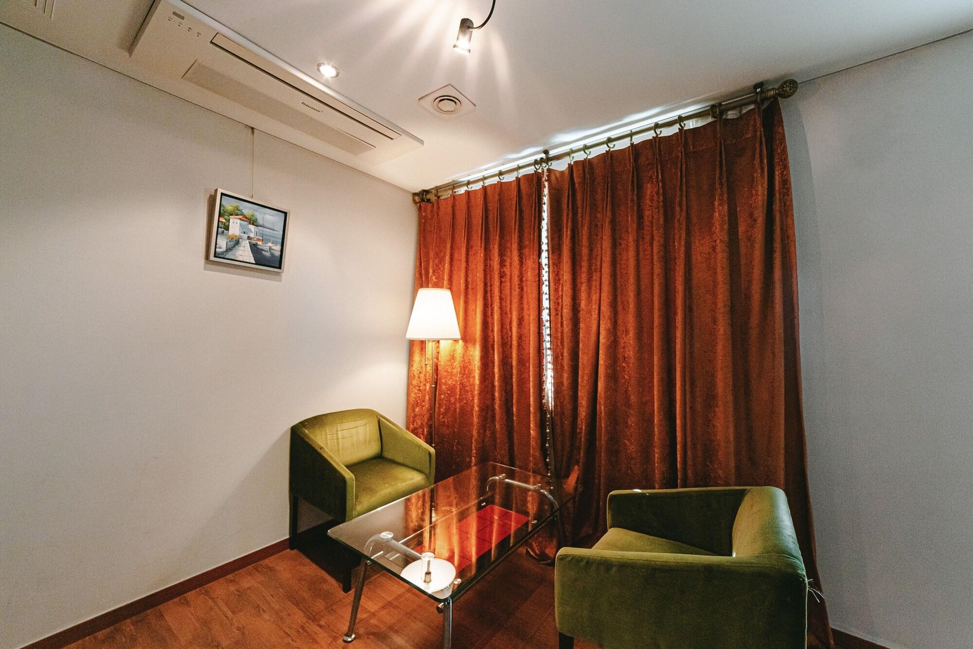 Gallery Tourist Hotel Tongyeong Buitenkant foto