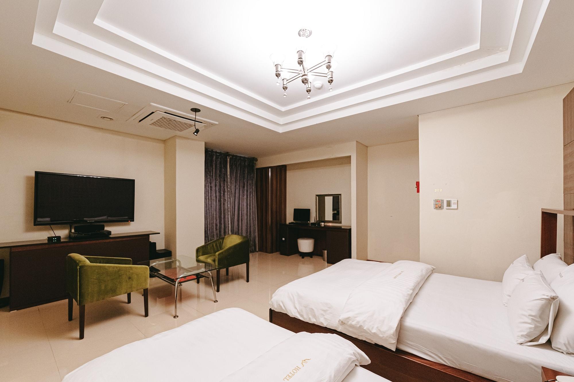 Gallery Tourist Hotel Tongyeong Buitenkant foto