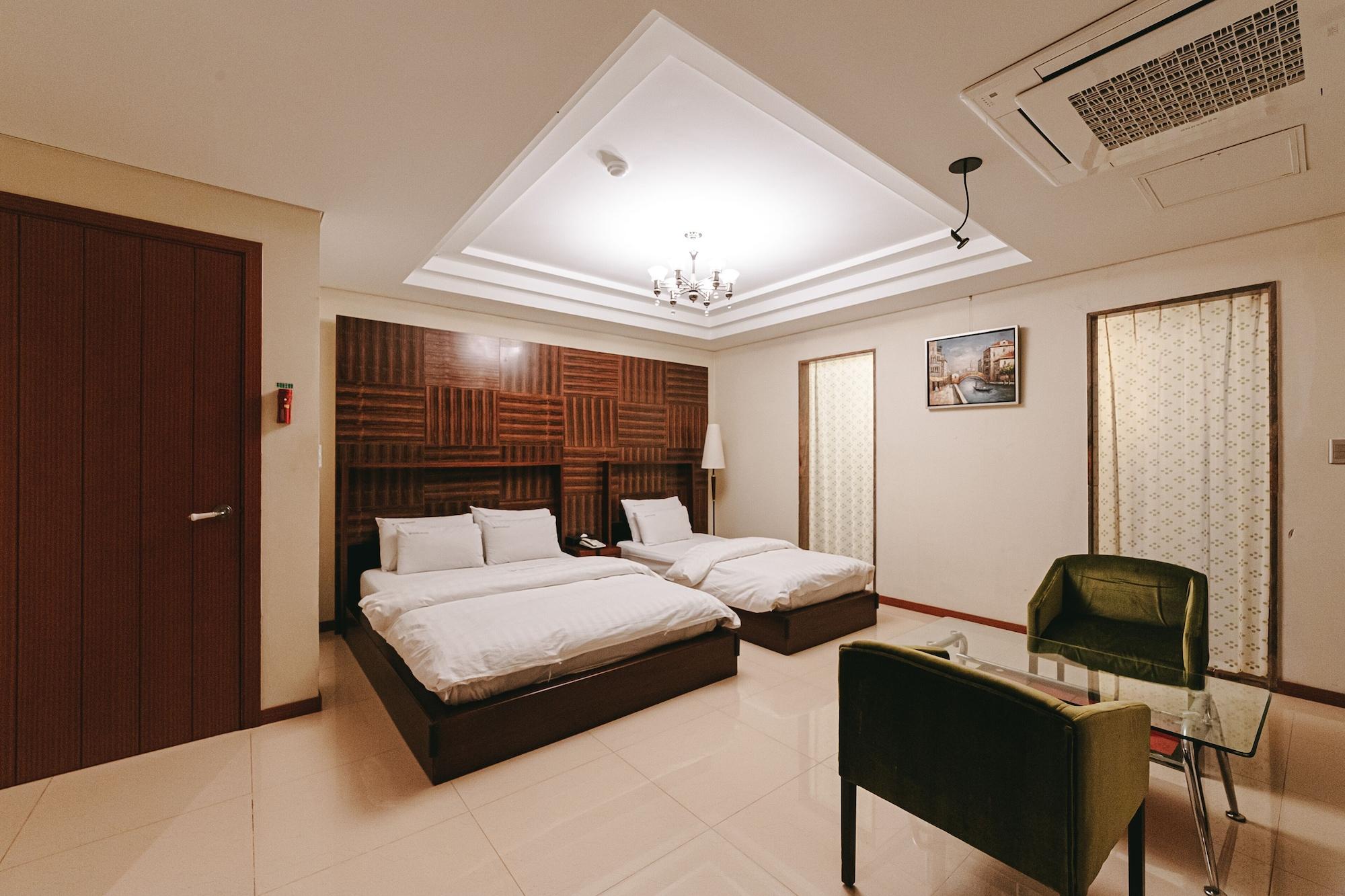 Gallery Tourist Hotel Tongyeong Buitenkant foto