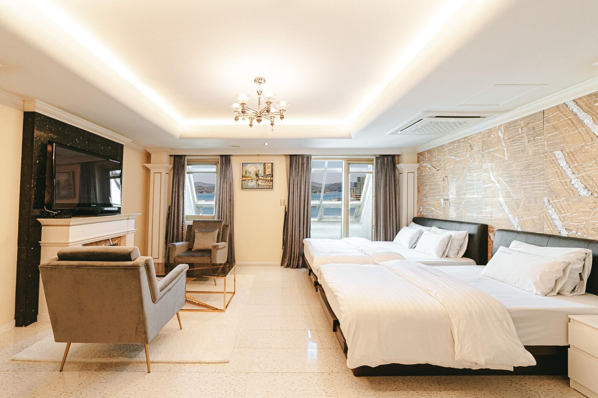 Gallery Tourist Hotel Tongyeong Buitenkant foto