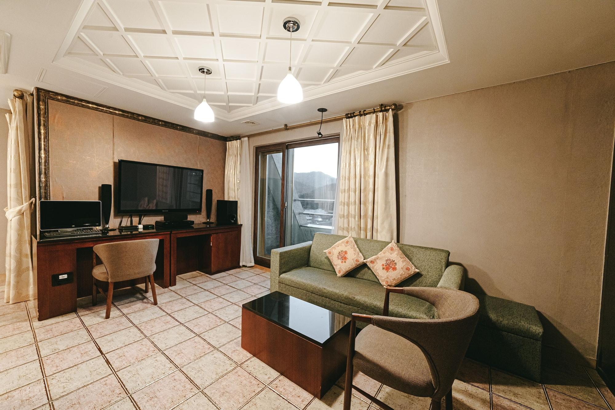 Gallery Tourist Hotel Tongyeong Buitenkant foto