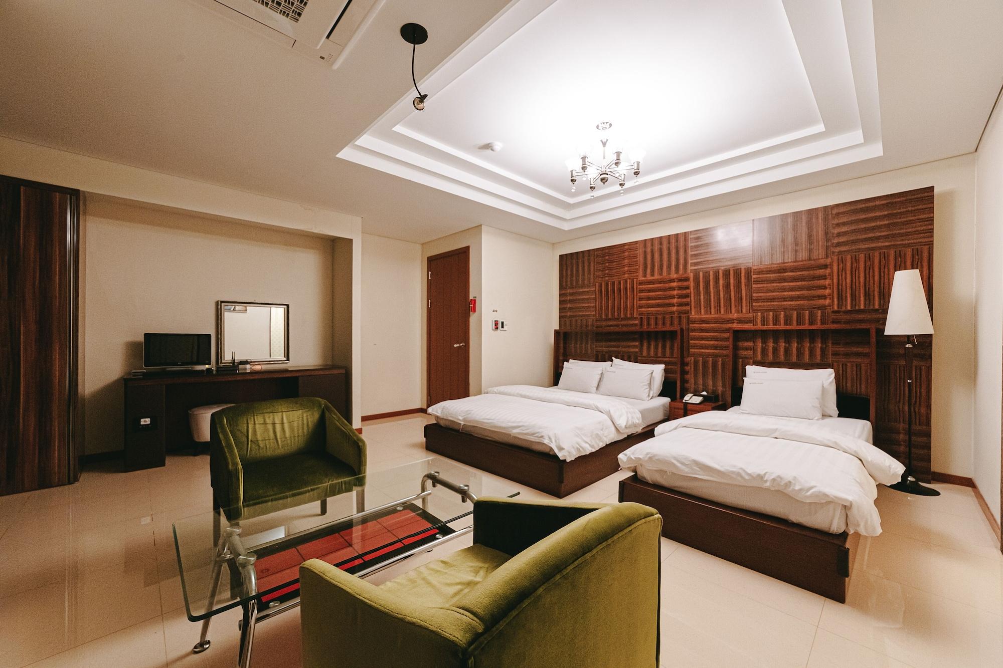 Gallery Tourist Hotel Tongyeong Buitenkant foto