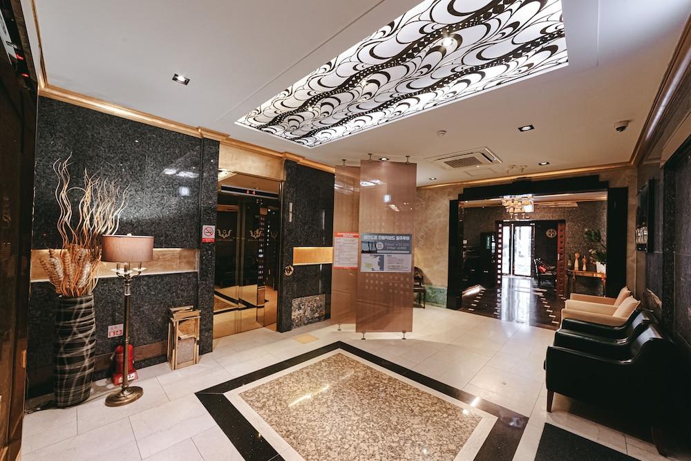 Gallery Tourist Hotel Tongyeong Buitenkant foto