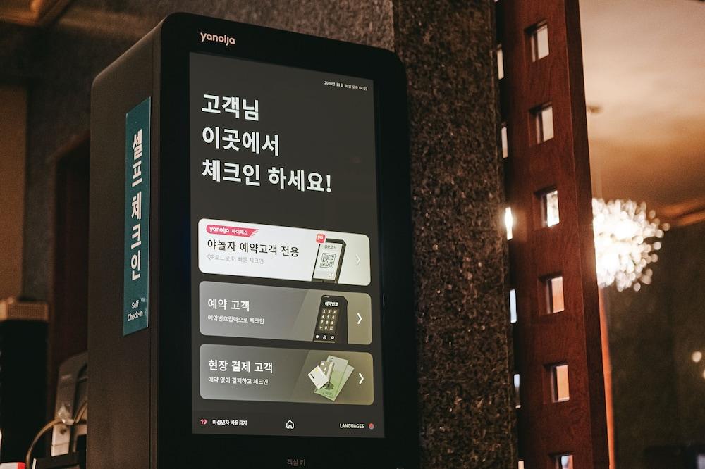 Gallery Tourist Hotel Tongyeong Buitenkant foto