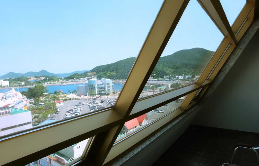 Gallery Tourist Hotel Tongyeong Buitenkant foto