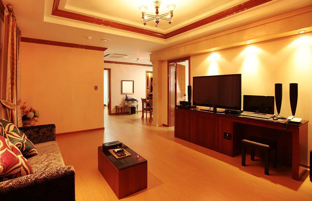 Gallery Tourist Hotel Tongyeong Buitenkant foto