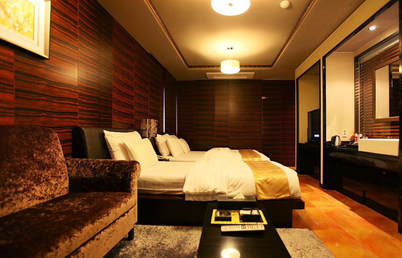 Gallery Tourist Hotel Tongyeong Buitenkant foto