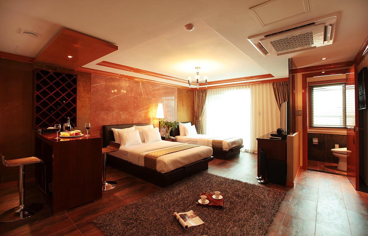 Gallery Tourist Hotel Tongyeong Buitenkant foto