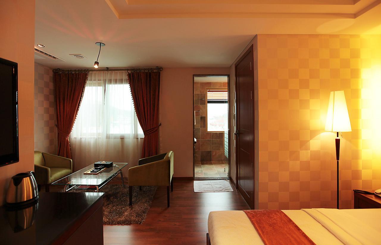 Gallery Tourist Hotel Tongyeong Buitenkant foto