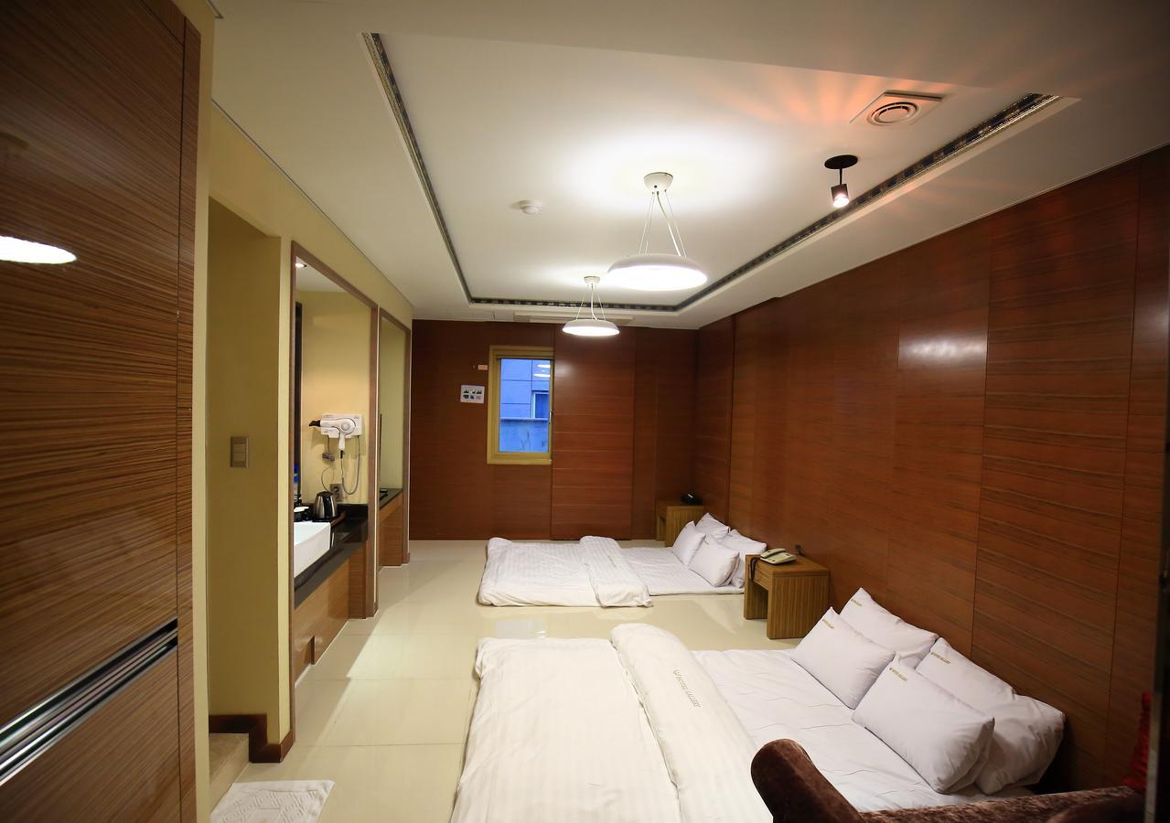 Gallery Tourist Hotel Tongyeong Buitenkant foto