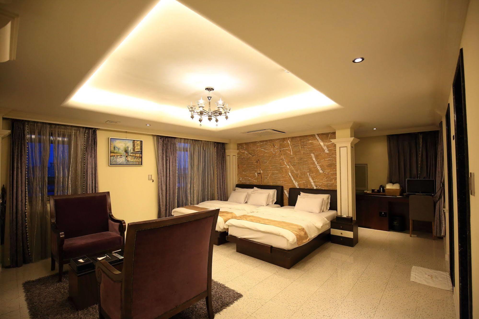 Gallery Tourist Hotel Tongyeong Buitenkant foto